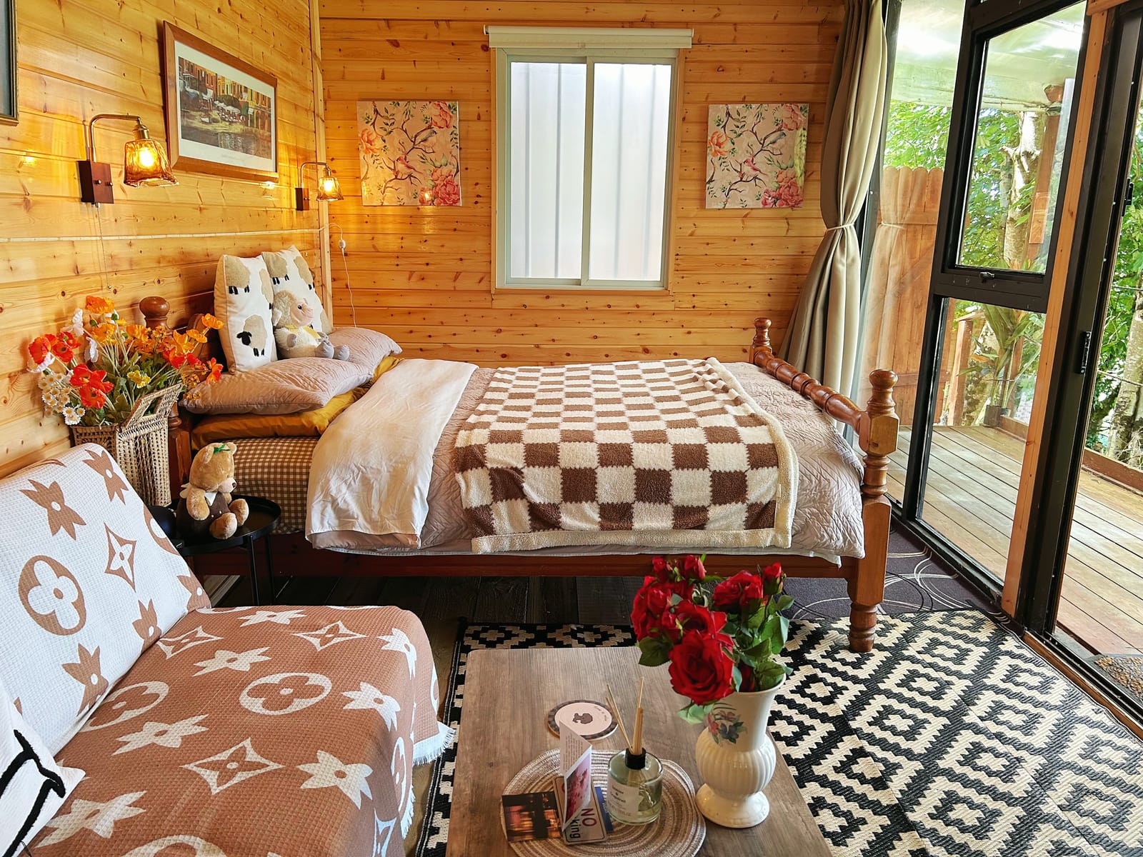 Farm Cabin bed and lounge area
